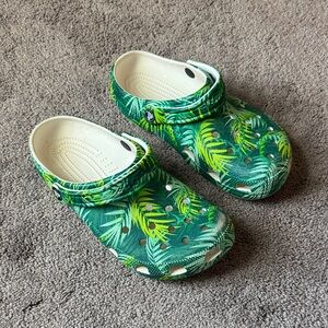 Crocs Green Palm Tree Classic Clogs SIZE M7 W9